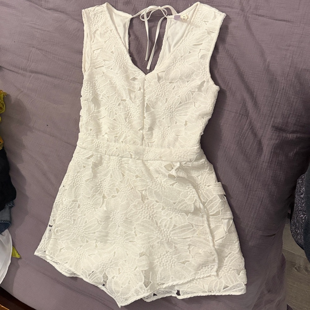 White Lace Sleeveless Romper Alya